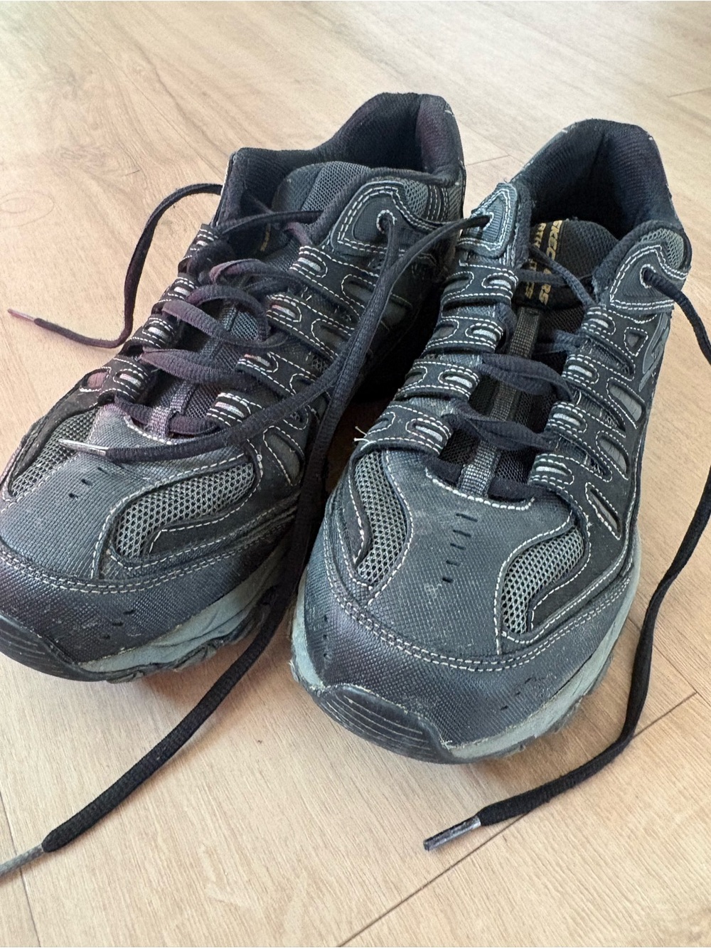 Skechers Men's Black and Gray Athletic Lace-Up Sneakers